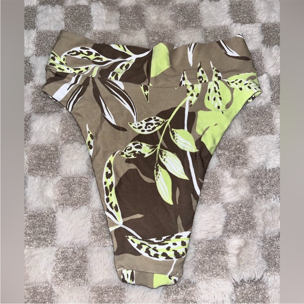 Aerie swim Leaf Print High-Waisted Bikini Bottom size medium - Picture 2 of 3
